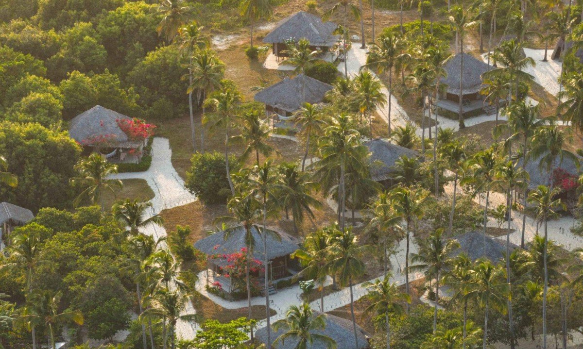 Com baixa ocupa&ccedil;&atilde;o do terreno, a Pousada Rancho do Peixe oferece gastronomia local e conex&atilde;o com os ventos que atraem os amantes dos esportes de vela