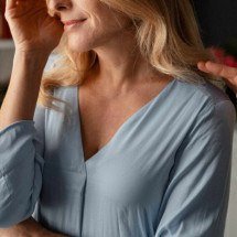 Menopausa pode despertar solidão mesmo entre mulheres que têm rede de apoio - Magnific