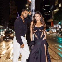 Ashley Park e Lucien Laviscount, de 'Emily em Paris', passeiam por São Paulo - Reprodução/Instagram