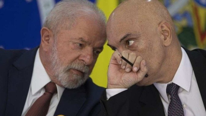 Lula e Alexandre de Moraes em encontro. O presidente foi aconselhado a manter dist&acirc;ncia das pol&ecirc;micas que envolvem o ministro do STF -  (crédito: Jo&eacute;dson Alves/Ag&ecirc;ncia Brasil)