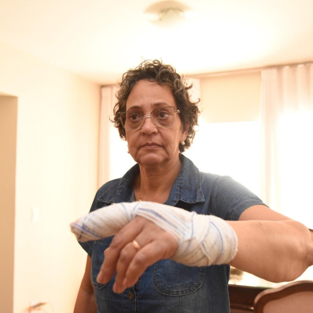 Artesã agredida por casal em prédio em BH relata pavor: 'Estou sem chão'