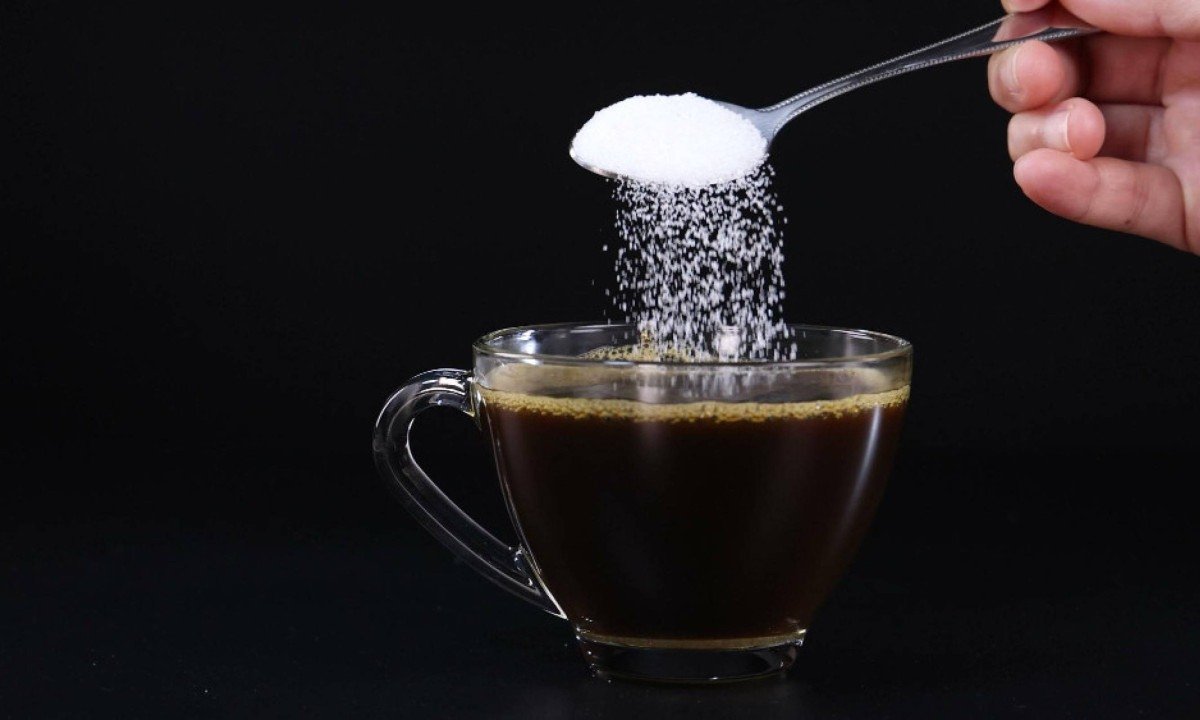Colocar ou n&atilde;o colocar a&ccedil;&uacute;car no caf&eacute;?