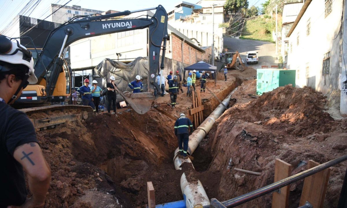 Obra da Copasa em curso na Rua Xapuri, no Bairro Nova Granada, fotograda pela reportagem do Estado de Minas na tarde desta sexta-feira (4/9) - (crédito: Gladyston Rodrigues/EM/D.A. Press)
