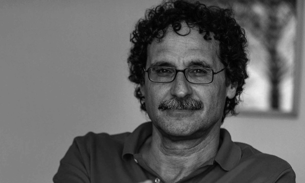 Filho de pais italianos, nascido no Egito e radicado no México, Fabio Morábito explora nos textos o trânsito idiomático de sua existência - (crédito: sextopiso/Reprodução)