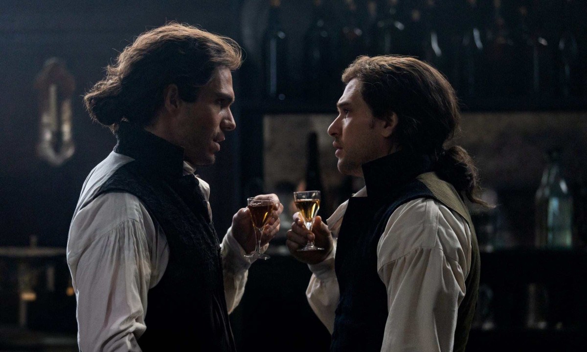 Fisicamente semelhantes, François Civil (Charles Darnay) e Kit Harington (Sydney Carton) têm personalidades e valores opostos
- (crédito: Marcell Piti/Divulgação)