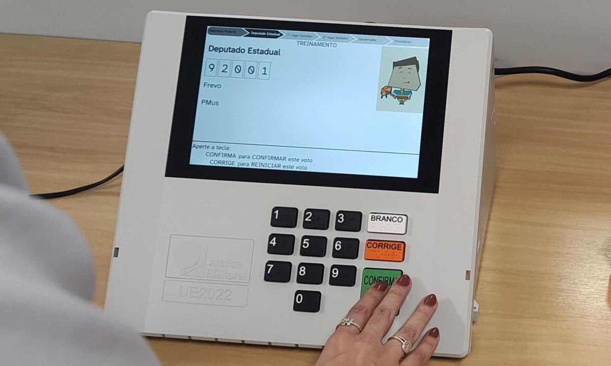 O TRE-MG e a empresa IBM participaram de um chamamento da Justiça Eleitoral para produzir protótipos e idealizar a primeira máquina de votar brasileira. - (crédito: Maria Lúcia Passos/EM/D.A Press)
