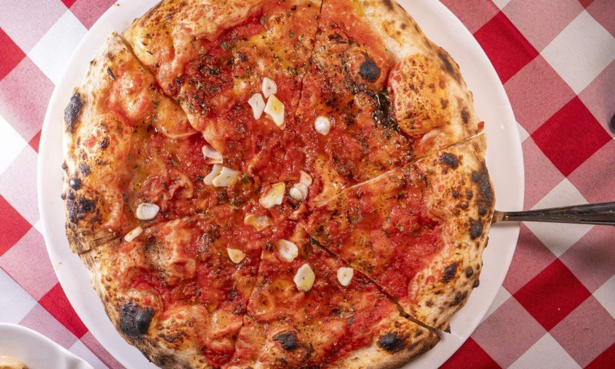 A pizza Marinara da Popolare tem molho de tomate suficiente para n&atilde;o precisar de acr&eacute;scimos