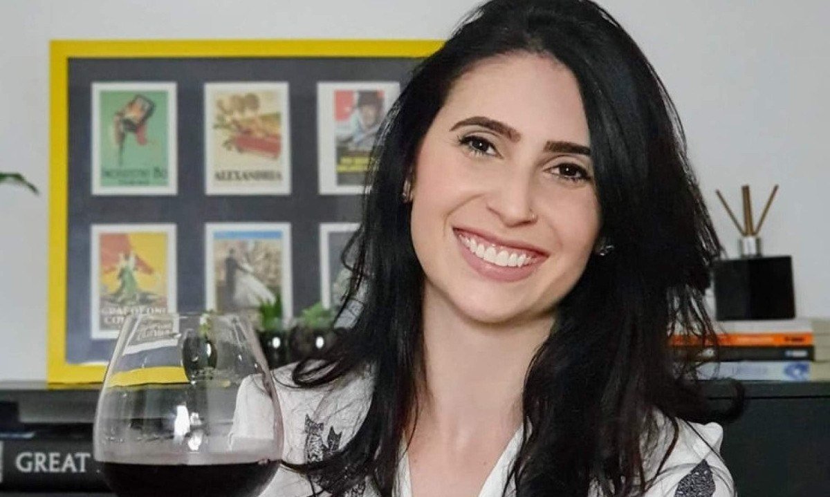 A sommeli&Atilde;&scaron;re Maria Bragaglia explica que o gelo dilui a bebida, diminuindo a concentra&Atilde;&sect;&Atilde;&pound;o de aromas e sabores 