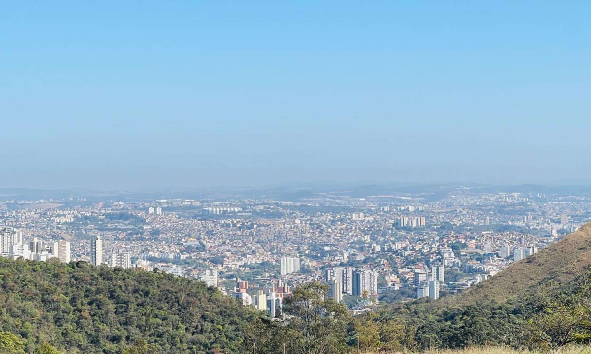 A umidade relativa do ar deve atingir o menor índice no período da tarde, ficando em torno de 30%. - (crédito: Edésio Ferreira/EM/D.A Press)