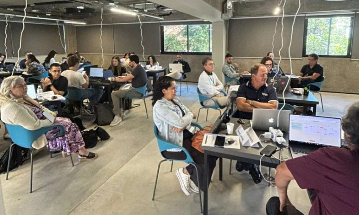 O treinamento é voltado para quem ocupa cargos de decisão ou deseja otimizar a operação: empresários, gestores, analistas de negócios e líderes que estão sendo desafiados diante das transformações geradas pela IA - (crédito: ETC Digital/Divulgação )