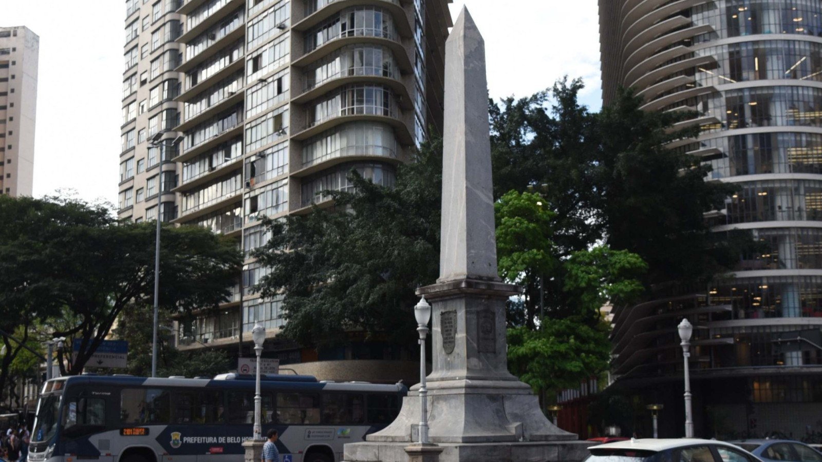 E hoje o obelisco faz parte de um dos principais cart&otilde;es postais de Belo Horizonte: a Pra&ccedil;a Sete de Setembro  