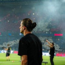 Monaco de Filipe Luís surpreende, vence PSG fora de casa e lidera Francês