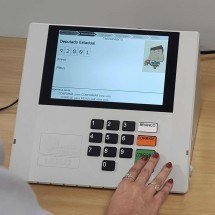 Teclas coloridas da urna eletrônica foram criadas em Minas Gerais - Maria L&uacute;cia Passos/EM/D.A Press
