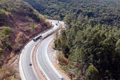 Trecho da BR-262 na Serra da Boa Vista, em Mateus Leme, na Regi&atilde;o metropolitana de Belo Horizonte
     -  (crédito: Mateus Parreiras/EM/D.A. Press)
