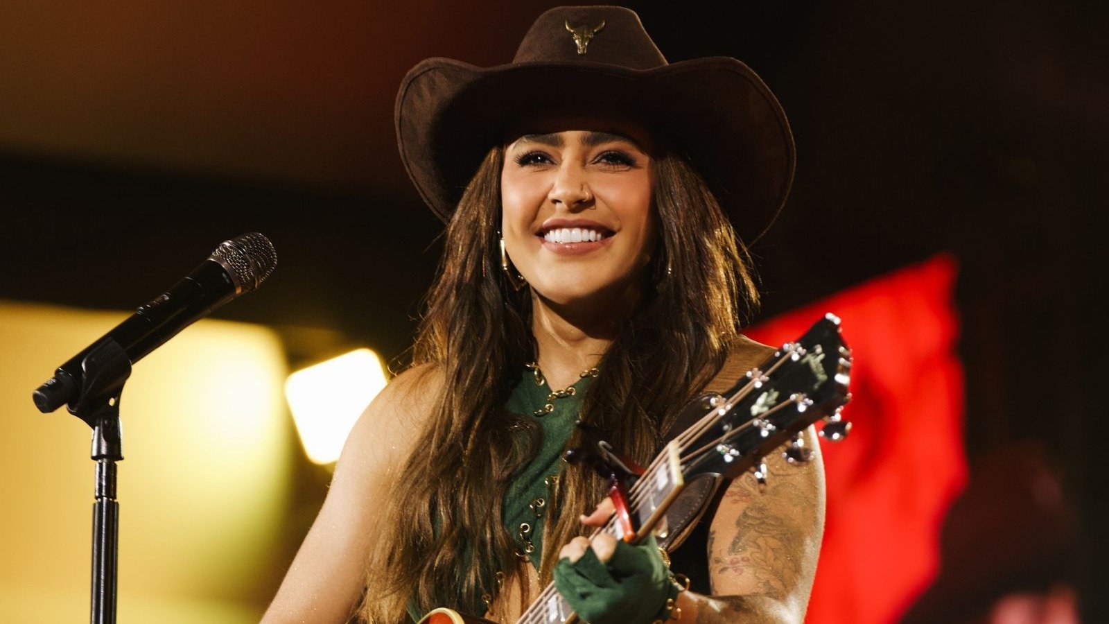 Lauana Prado no palco do projeto 'Raiz', que anuncia o retorno a Belo Horizonte em dezembro para uma nova edi&ccedil;&atilde;o -  (crédito: Divulga&ccedil;&atilde;o)