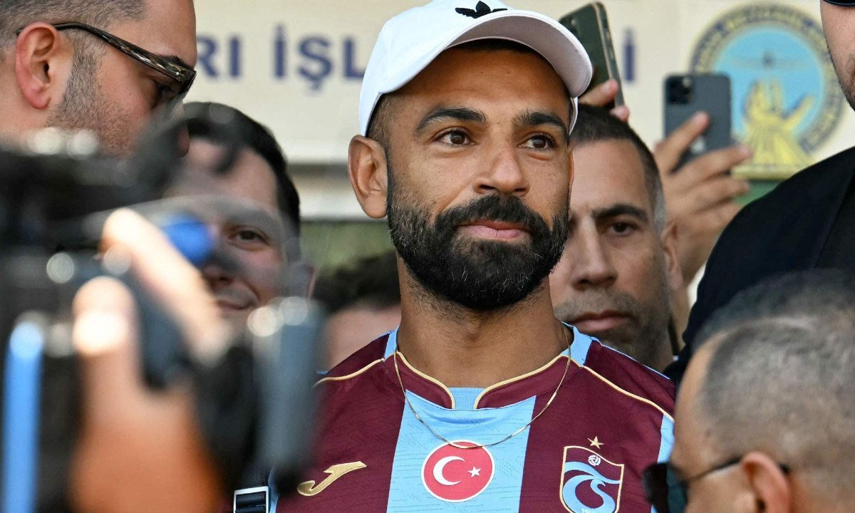 Recebido por multidão, Salah terá maior salário do futebol turco; saiba os valores - (crédito: No Ataque Internacional)
