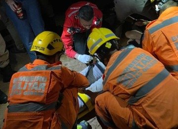 A estrutura que desabou ficava ao lado direito do palco e dava acesso aos sanitários -  (crédito: Reprodução/CBMMG)