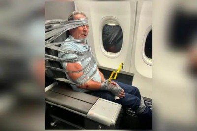 Homem foi amarrado com fita adesiva em uma poltrona durante um voo, após gritar e atacar um passageiro -  (crédito: Reprodução/Redes Sociais)