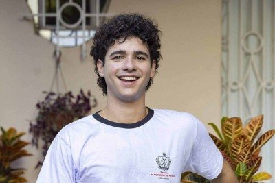 Ator Jo&atilde;o Victor Gon&ccedil;alves na novela 'Quem ama cuida' -  (crédito: Manoella Melo/TV Globo)