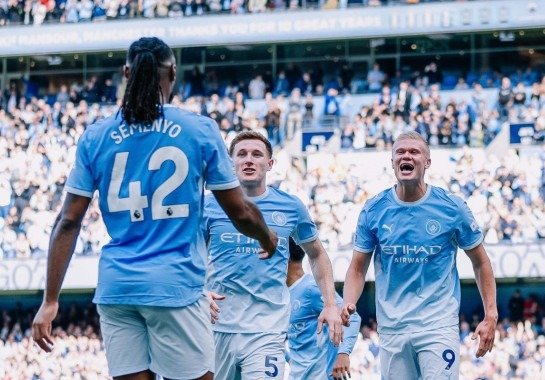 Haaland marca, City vence o Coventry e segue líder do Inglês