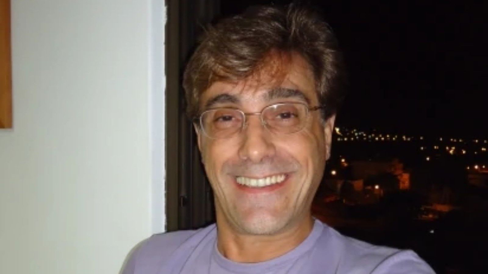 Ettore Zuim, renomado dublador de personagens como H&eacute;rcules e Batman, faleceu aos 66 anos -  (crédito: Linkedin)