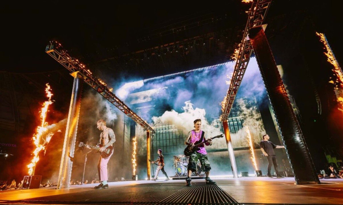 Avenged Sevenfold fechou a série de shows do "dia do metal" no Palco Mundo do Rock in Rio com muita pirotecnia - (crédito: Reprodução / X)
