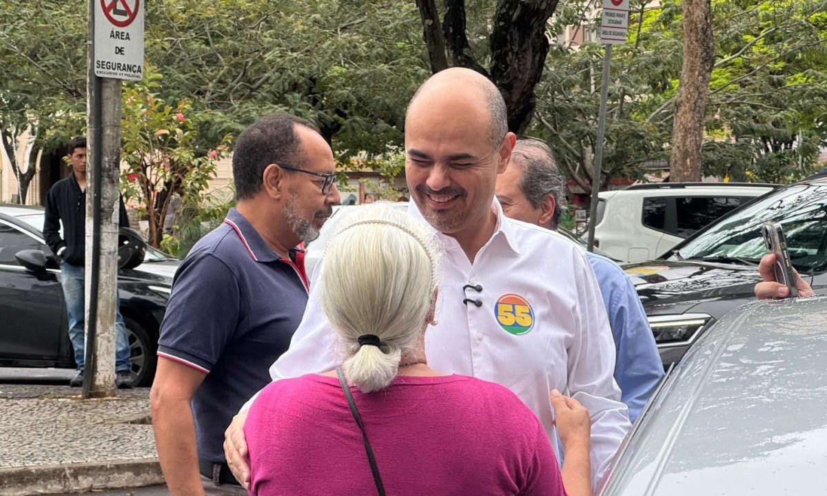 Governador e candidato à reeleição em Minas Gerais, Mateus Simões, durante agenda em Viçosa, neste domingo (6/9) - (crédito: Reprodução/Campanha Mateus Simões)