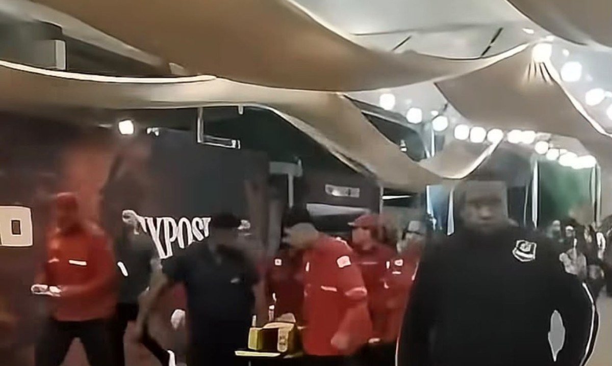 Pelo menos três pórticos com placas não suportarem a chuva
- (crédito: Reprodução/Redes Sociais )