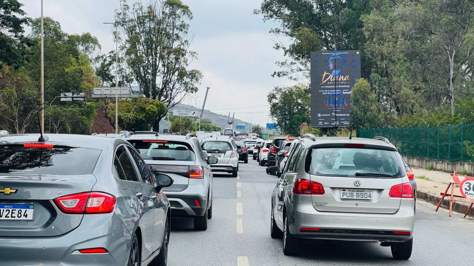 MGC-356 enfrenta pequeno congestionamento nos dois sentidos devido à interdição para realização de obras-Edésio Ferreira/EM/DA Press