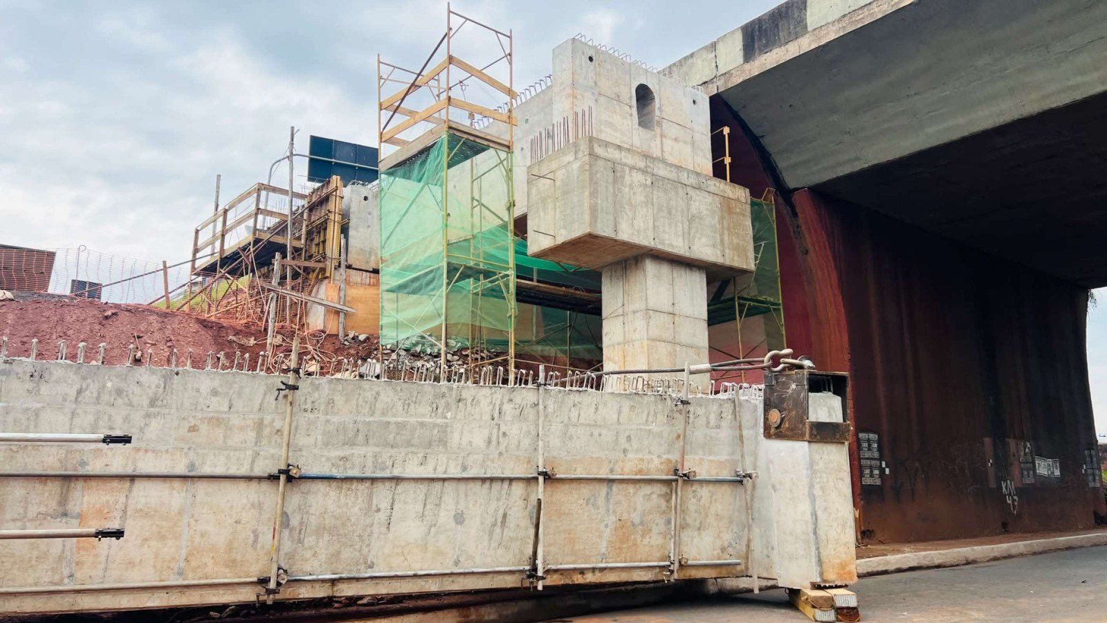 Primeira viga na nova etapa da obra de ampliação do viaduto é colocada neste domingo (6/9)-Edésio Ferreira/EM/DA Press