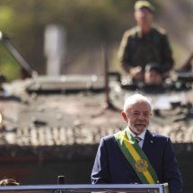 Campanha de Lula é alertada para não transformar desfile em palanque