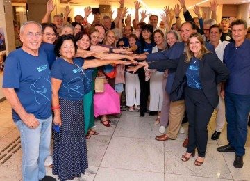 Integrantes do Instituto Minas Tênis Solidário na abertura da exposição sobre o trabalho realizado pelo grupo
 -  (crédito: Orlando Bento/Divulgação)