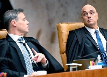 André Mendonça e Alexandre Mendonça são os protagonistas da crise no STF -  (crédito: EVARISTO SÁ/AFP)