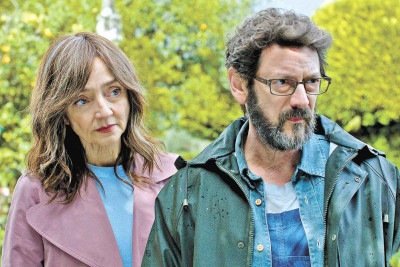 Atriz Maria de Medeiros diz que o encontro de sua personagem Am&aacute;lia com Fernando (Manolo Solo) traz 'oxig&ecirc;nio para o p&uacute;blico' -  (crédito: Kaj&aacute; Filmes/divulga&ccedil;&atilde;o)