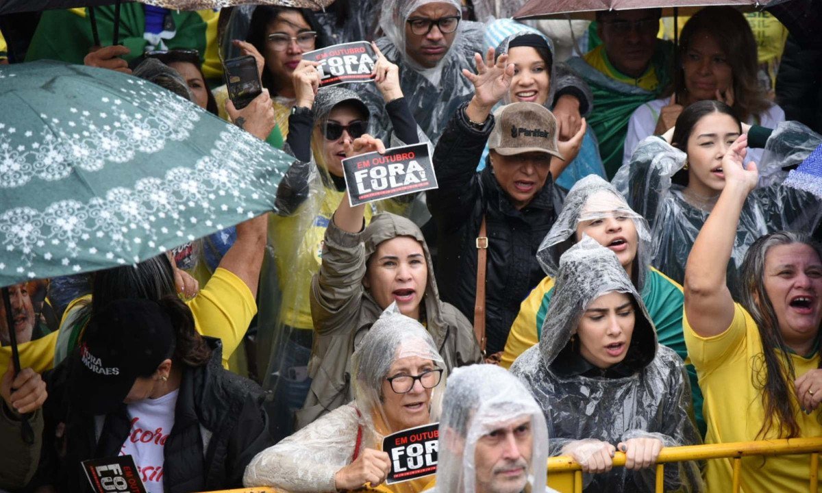 Em manifestação na Praça da Liberdade, em BH, no feriado de 7 de setembro, Nikolas declara que não pediu dinheiro ao Vorcaro - (crédito: Gladyston Rodrigues/EM/DA Press)