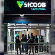 Suspeita de explosivo mobiliza Esquadrão Antibombas em agência do Sicoob  - Júlio Moreira