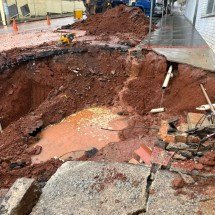 Vazamento de tubulação da Copasa alaga ruas em bairro de BH - Quéren Hapuque/EM/DA Press