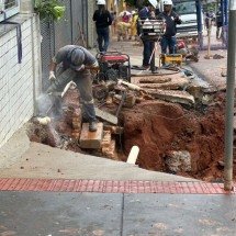 Vazamento em adutora deixa 65 bairros de BH sem água; confira quando volta - Quéren Hapuque/EM/DA Press