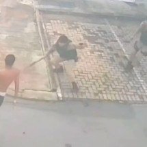 Vídeo: jovem em surto é morto em confronto com a PM em Minas - Reprodução/Redes Sociais