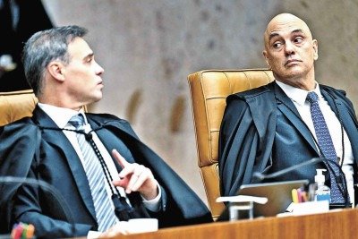 A nova pauta – 'fora Alexandre de Moraes' – foi lançada ao colo de Flávio Bolsonaro pelo ministro André Mendonça

 -  (crédito: EVARISTO SÁ/AFP)