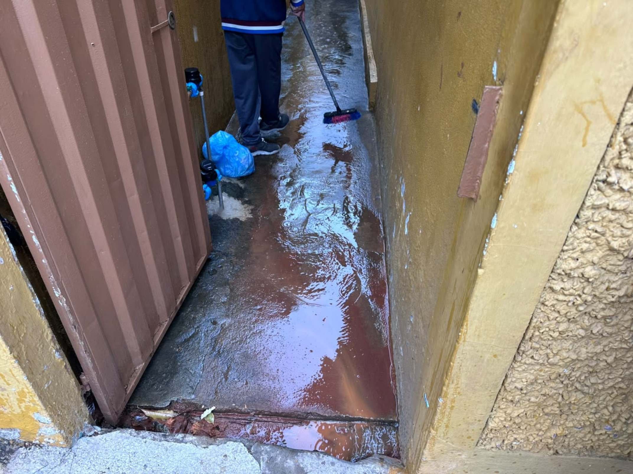Moradores do Bairro Milionários relatam ter tido suas casas invadidas pela água