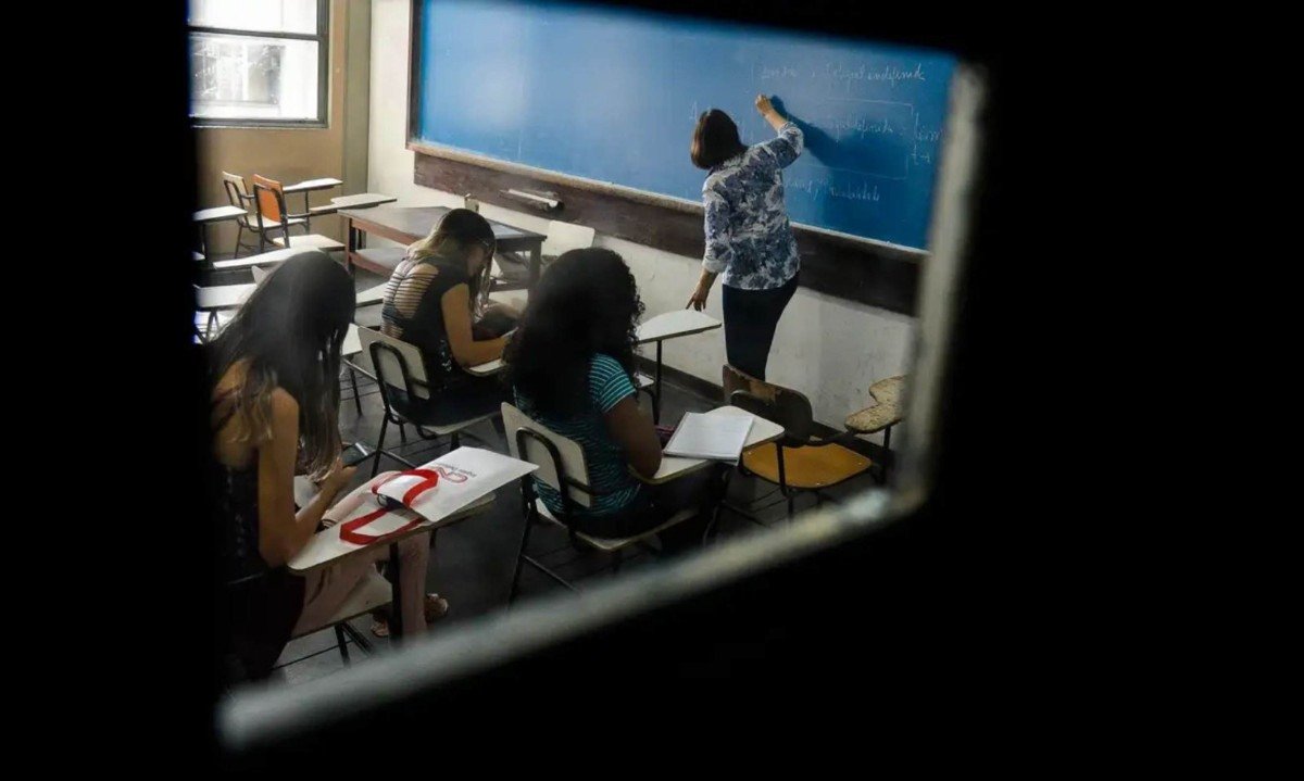 Os 25% dos estudantes brasileiros de maior nível socioeconômico tiveram desempenho 96 pontos superior ao dos 25% de menor nível socioeconômico em ciências no Pisa - (crédito: Tânia Rêgo / Agência Brasil)