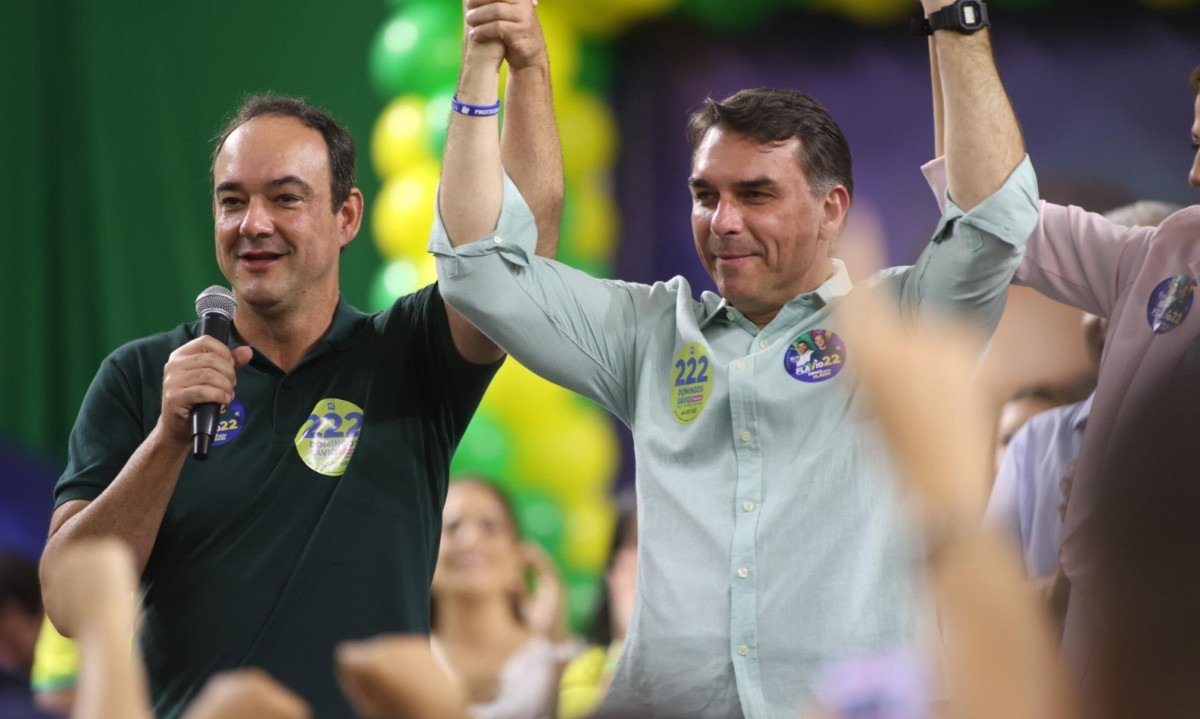Flávio Bolsonaro e Flávio Roscoe participam de motociata e caminhada em Juiz de Fora - (crédito: Marcos Vieira/EM/D.A. Press)