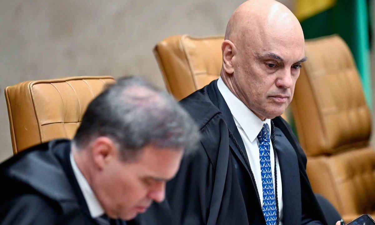 André Mendonça e Alexandre de Moraes são pivôs da grave crise no STF -  (crédito: EVARISTO SÁ/AFP)