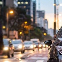Filha alerta mãe sobre abraço divino no pai e descobre que o carro dele foi alvo de tragédia na estrada