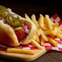 Onde comer hot dogs em BH no Dia do Cachorro-Quente - Freepik