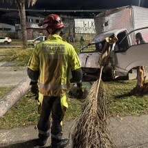 Furto de caminhão e perseguição terminam em acidente em avenida de BH - CBMMG/Divulgação