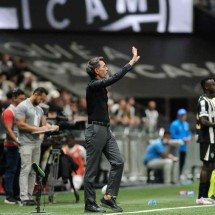 Galo encara o Santos para chegar à semi da Sula - Alexandre Guzanshe/EM/D.A.Press