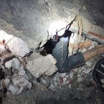 Homem fica soterrado ao entrar em galpão incendiado e laje desabar em MG - CBMMG