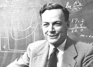 Feynman ganhou o Nobel de 1965 por reformular a mecânica quântica, tocava bongô em um bar de Los Angeles e desenhava moças nuas com a mesma seriedade com que calculava elétrons -  (crédito: Wikimedia Commons/Reprodução)